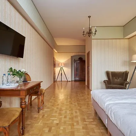 Boutique Palac Warmatowice Sienkiewiczowskie 3* Legnica
