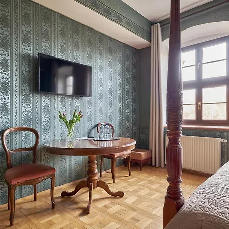 Boutique Palac Warmatowice Sienkiewiczowskie Готель типу 
