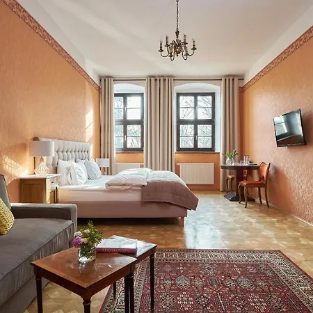 Palac Bed & Breakfast *