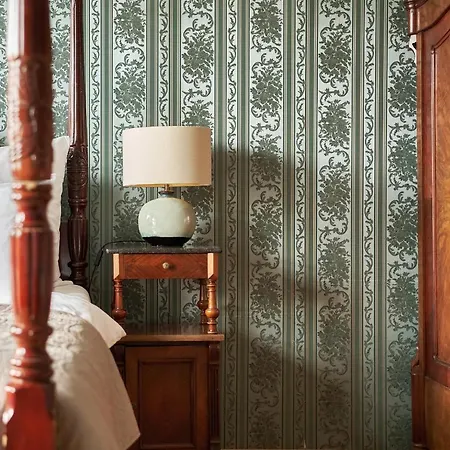 Palac Bed & Breakfast *