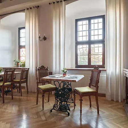 Bed & Breakfast Boutique Palac Warmatowice Sienkiewiczowskie