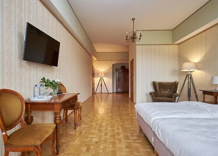 Boutique Palac Warmatowice Sienkiewiczowskie 3* Legnica