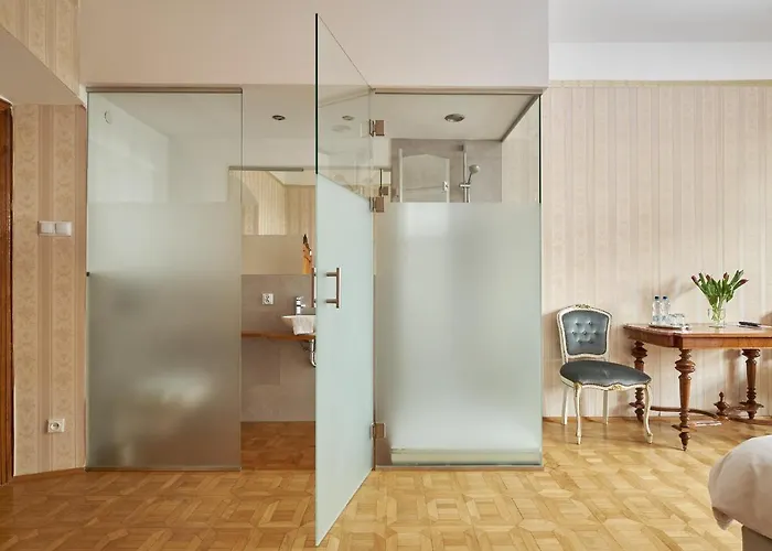 Boutique Palac Warmatowice Sienkiewiczowskie Bed & Breakfast Legnica