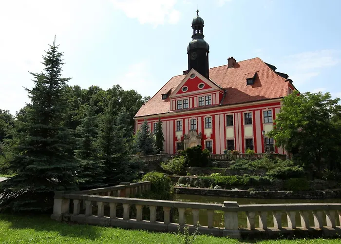 Boutique Palac Warmatowice Sienkiewiczowskie Bed & Breakfast Legnica