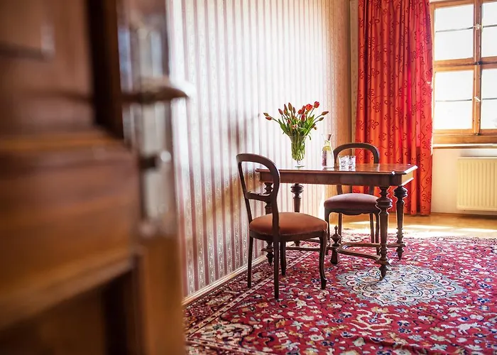 Bed & Breakfast Boutique Palac Warmatowice Sienkiewiczowskie 3*