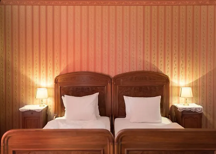 Bed & Breakfast Boutique Palac Warmatowice Sienkiewiczowskie