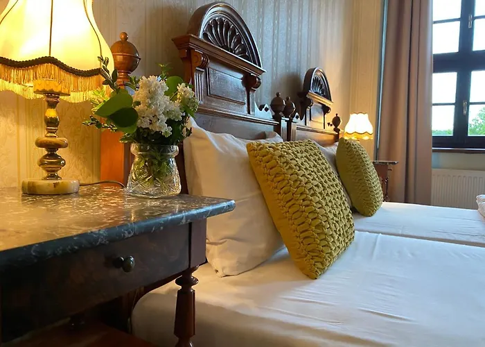 Boutique Palac Warmatowice Sienkiewiczowskie Bed & Breakfast